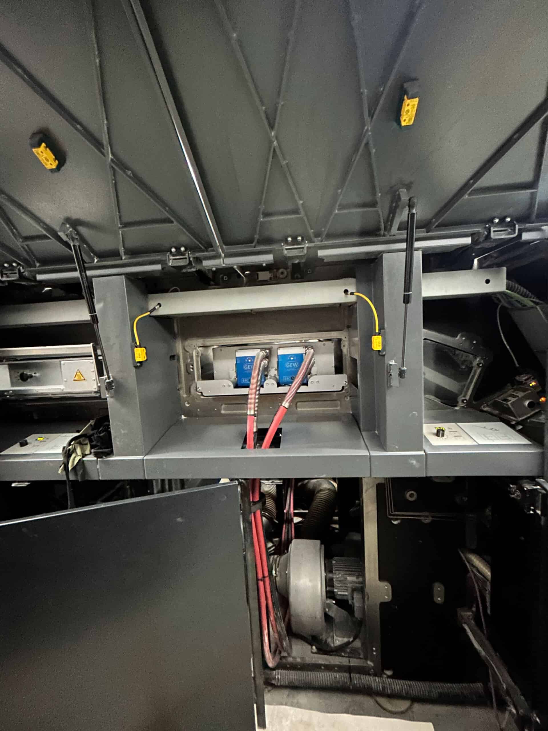 Le immagini mostrano l'installazione di E4C su una Heidelberg XL75.