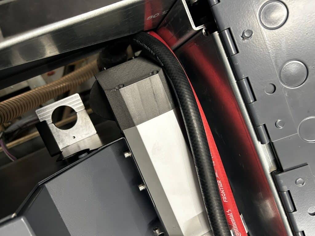 Questo cliente spagnolo ha installato i sistemi di polimerizzazione UV E4C sulla sua Manroland R700.