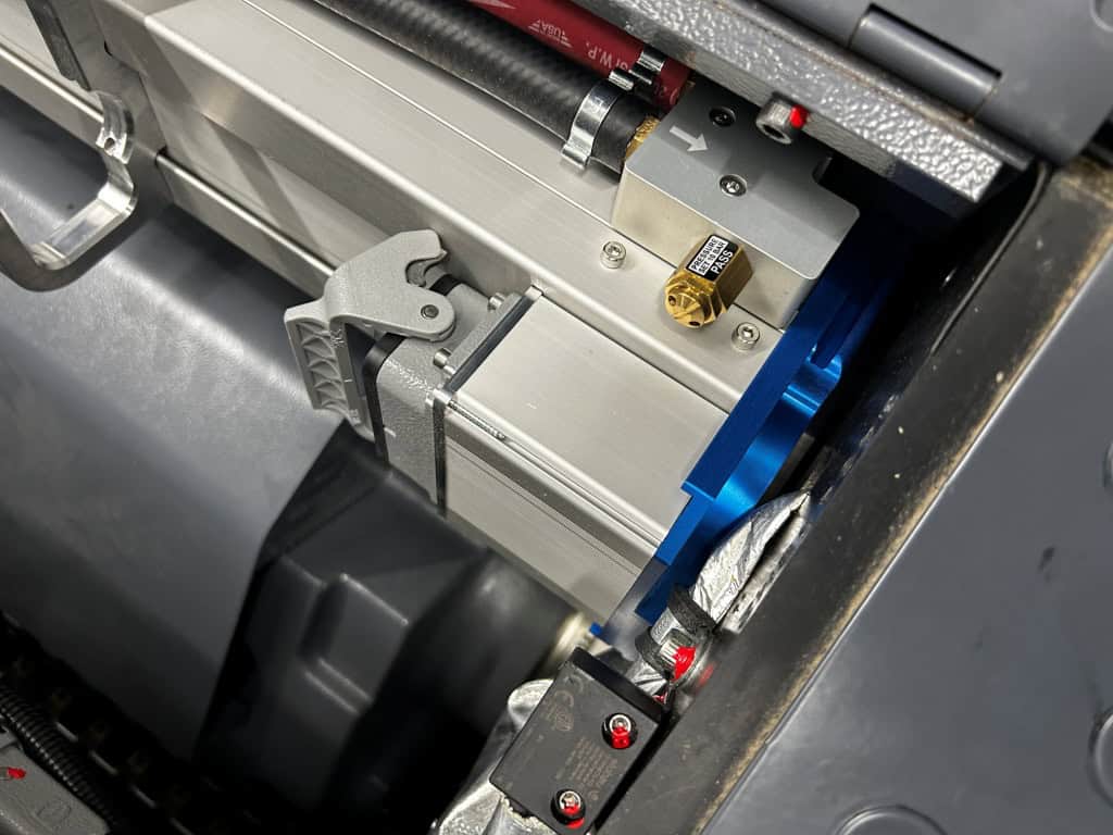 Questo cliente spagnolo ha installato i sistemi di polimerizzazione UV E4C sulla sua Manroland R700.