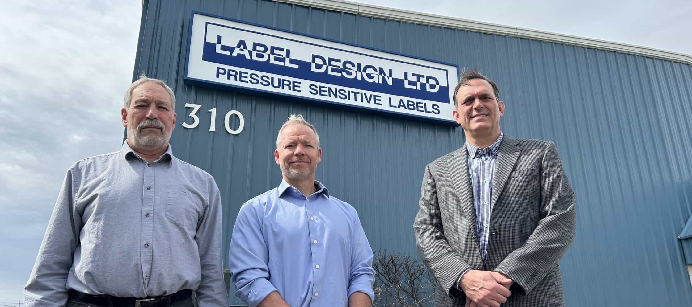 Da sinistra a destra_Frank Oudesluys, Chris Glazier e Manuel Garces presso il quartier generale di Label Design a Guelph, Ontario.