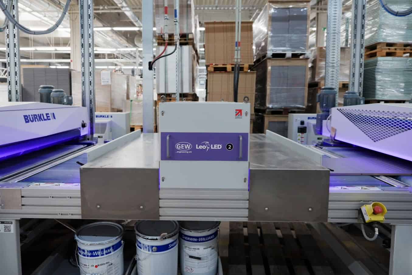 Grazie ai LED UV, la capacità produttiva della linea è stata raddoppiata e il consumo energetico complessivo è stato ridotto del 30%.