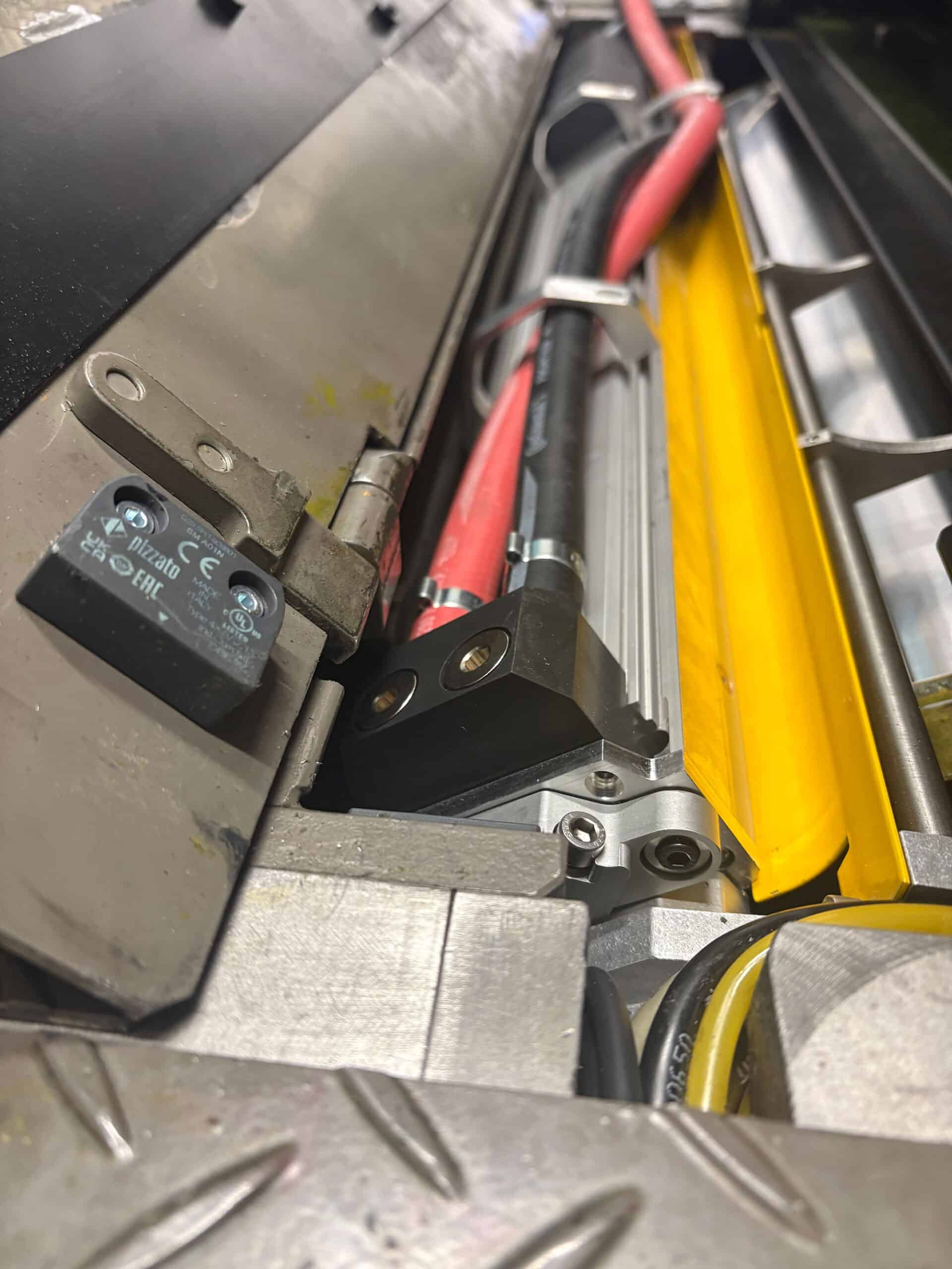 Este cliente italiano instalou o LeoLED em sua impressora Mitsubishi Diamond 1000.