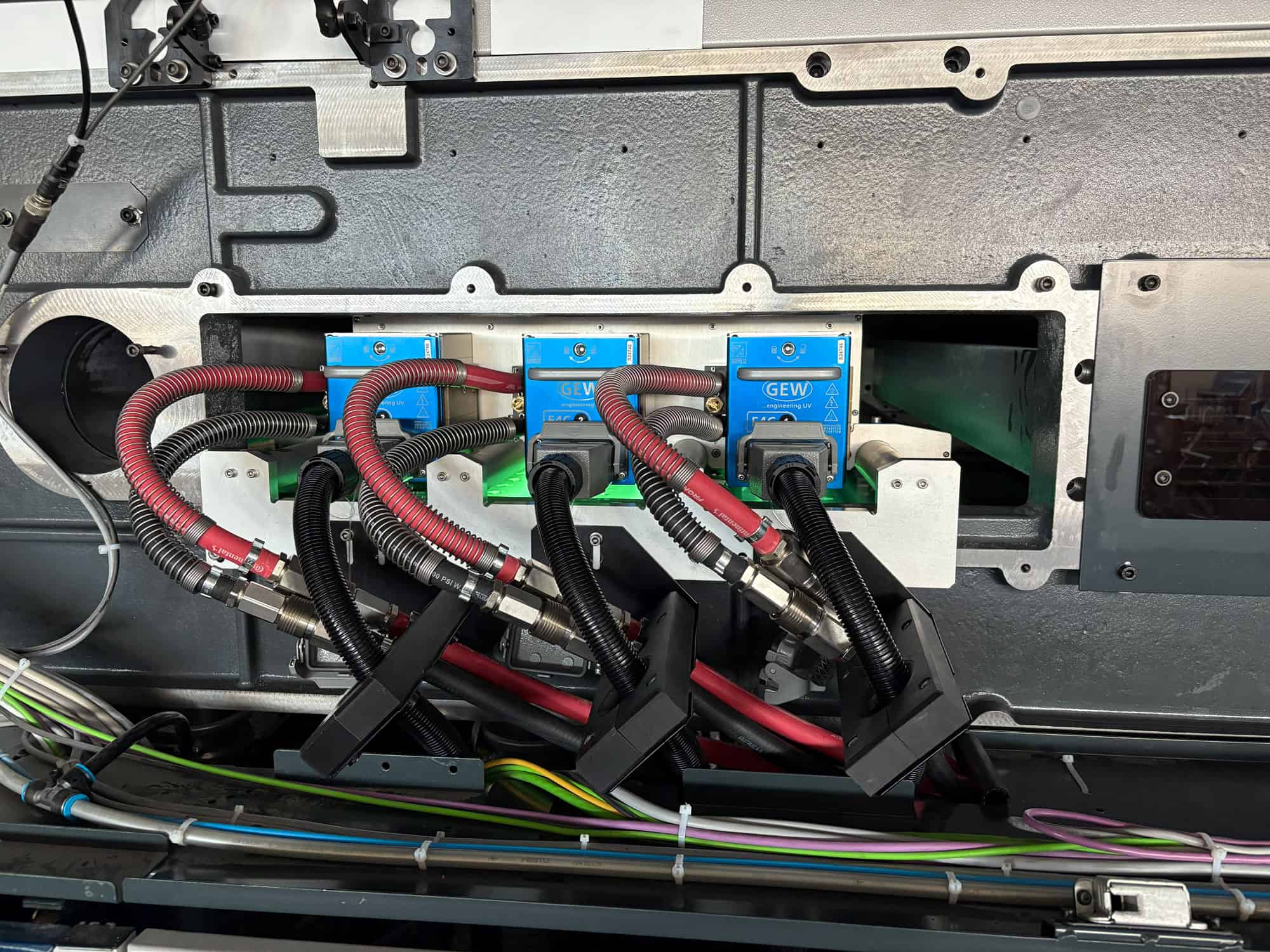 Este cliente italiano possui uma combinação de E4C e LeoLED em seu KBA Rapida 106.