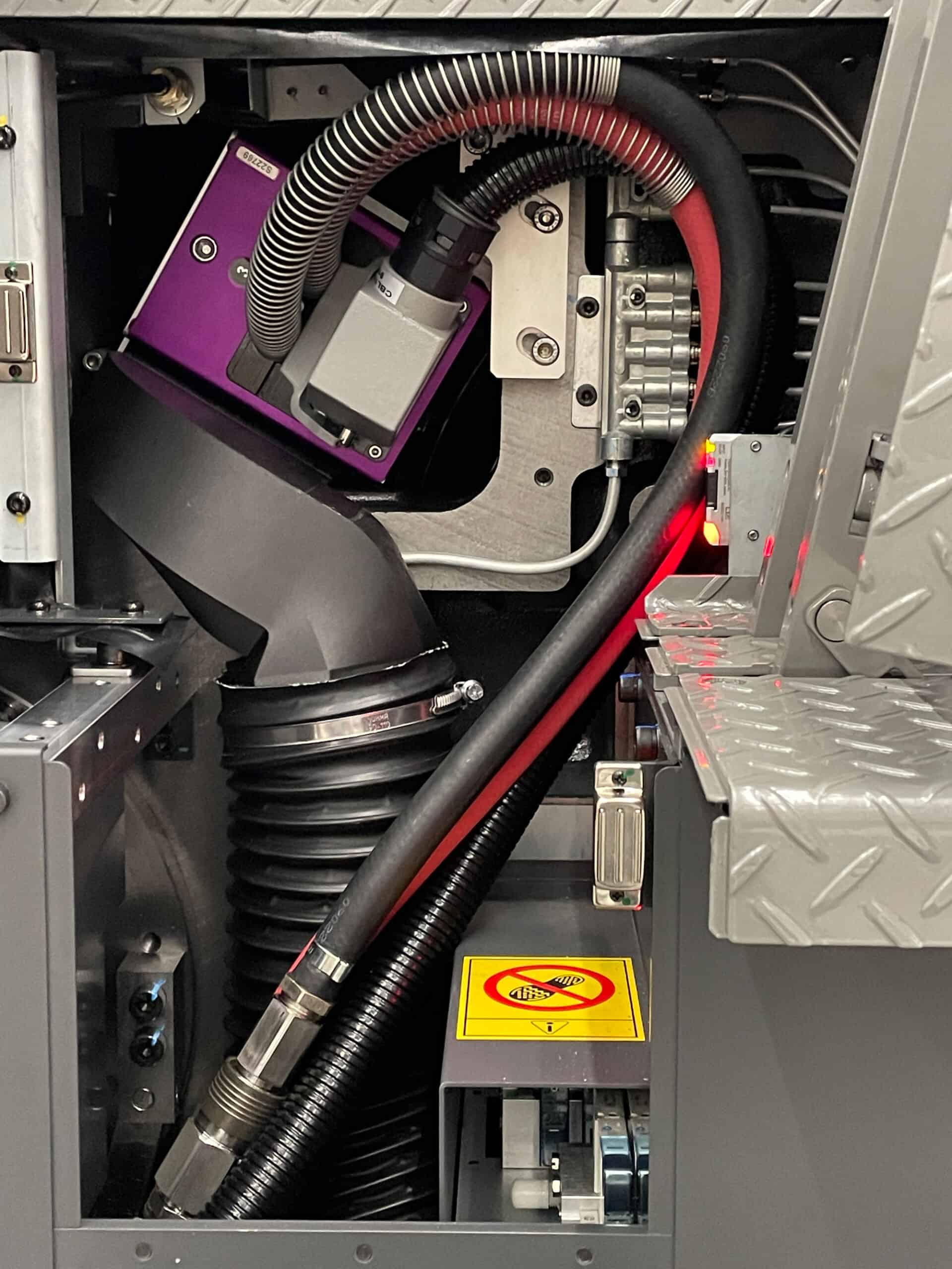 A primeira instalação mostra novamente o LeoLED em um GL40 de 6 cores com revestidor, desta vez na Europa.