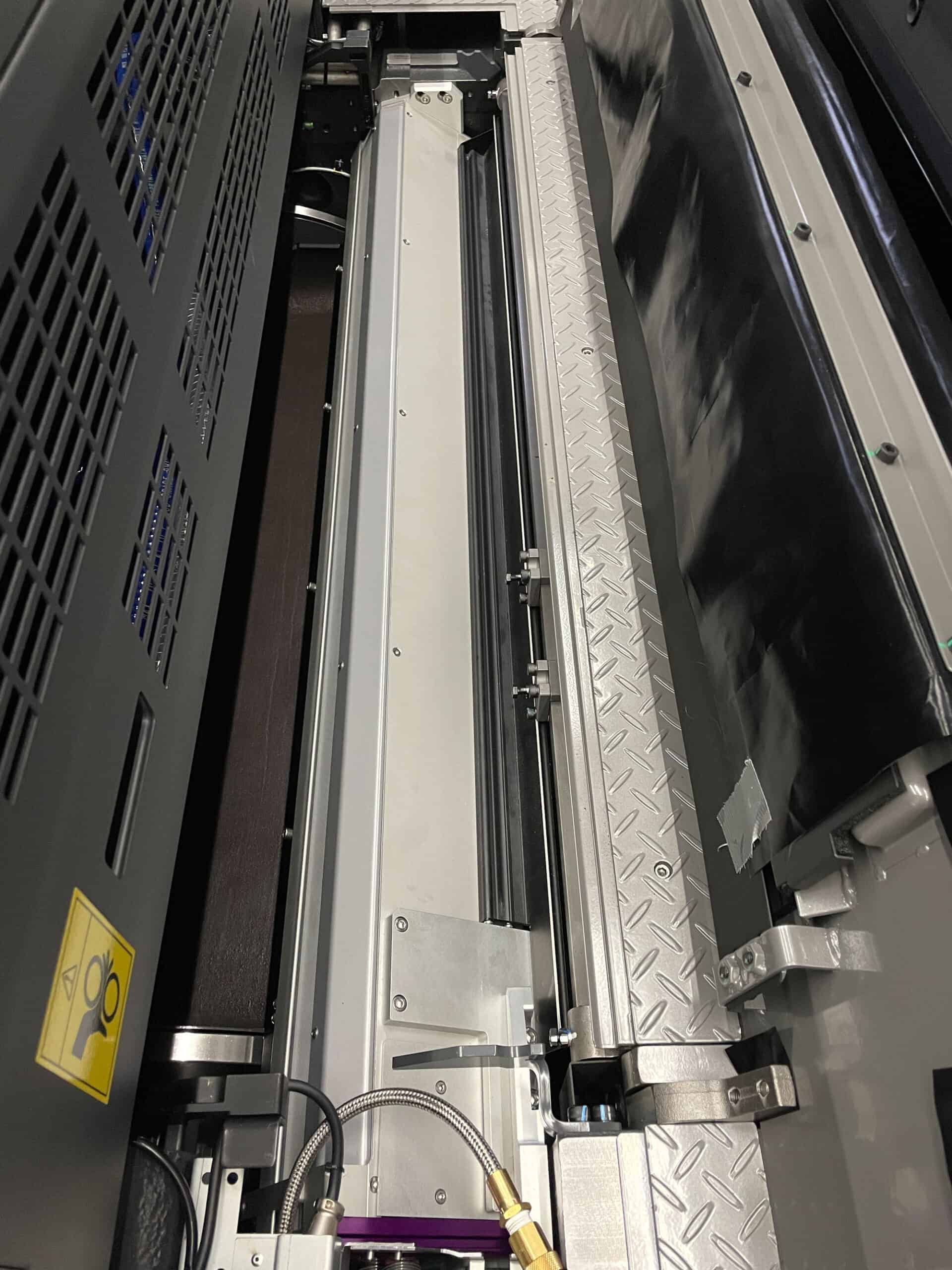 A primeira instalação mostra novamente o LeoLED em um GL40 de 6 cores com revestidor, desta vez na Europa.