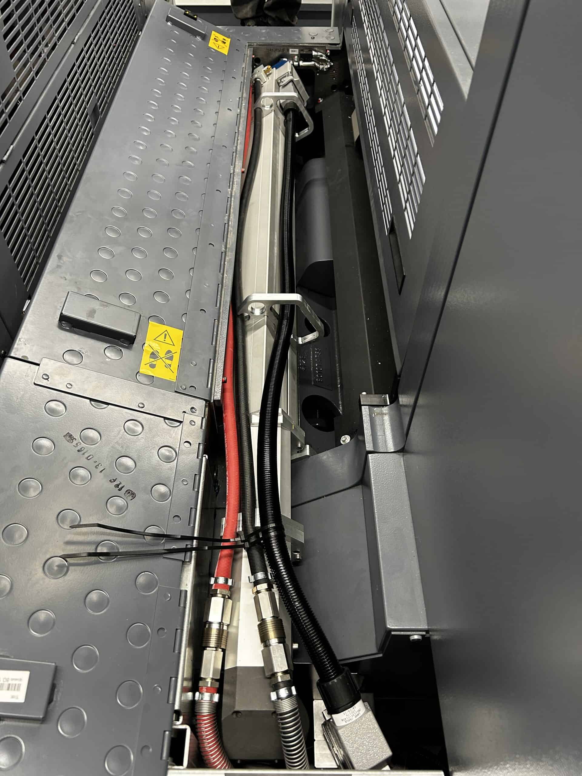 Este cliente espanhol instalou sistemas de cura UV E4C em seu forno Manroland R700.