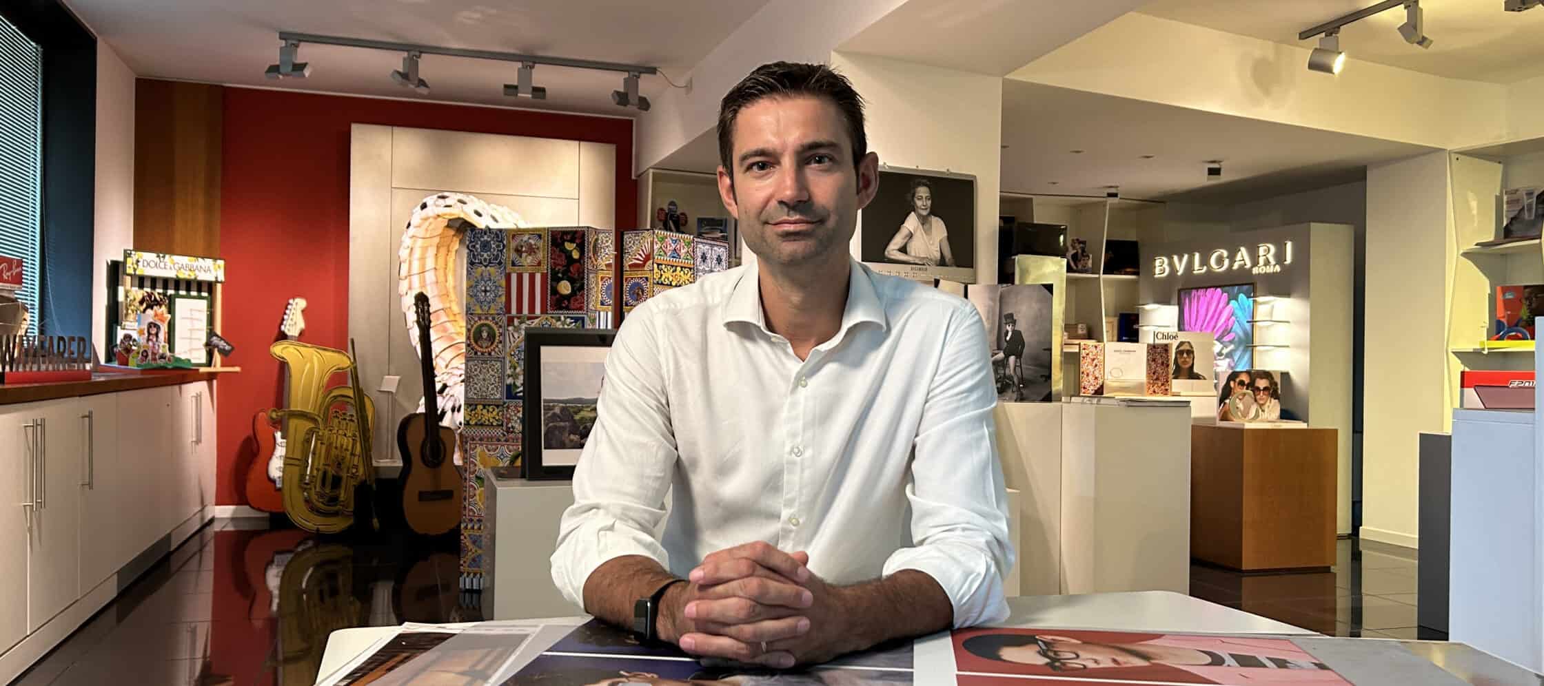 Amos Michielin est le directeur de presse de Grafiche Antiga, responsable de toutes les productions imprimées.