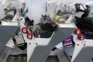 Un avantage majeur de la solution retenue réside dans la technologie UV interchangeable, qui permet aux opérateurs de passer rapidement de la technologie LED aux UV conventionnels.