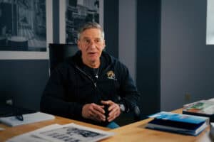 John Place, propriétaire de Mercury Print, a rejoint l'entreprise et a commencé à travailler aux côtés de sa mère en 1979.