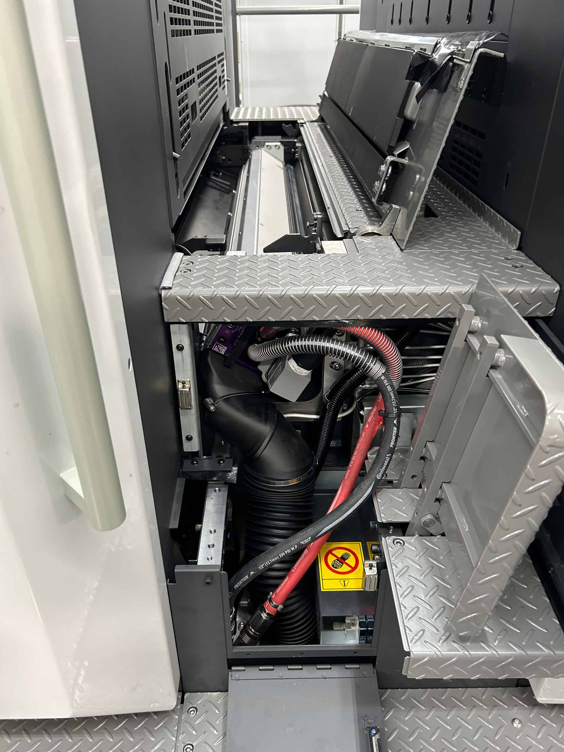 E4C y LeoLED en una Komori GL40 Advance de 5 colores con barnizador