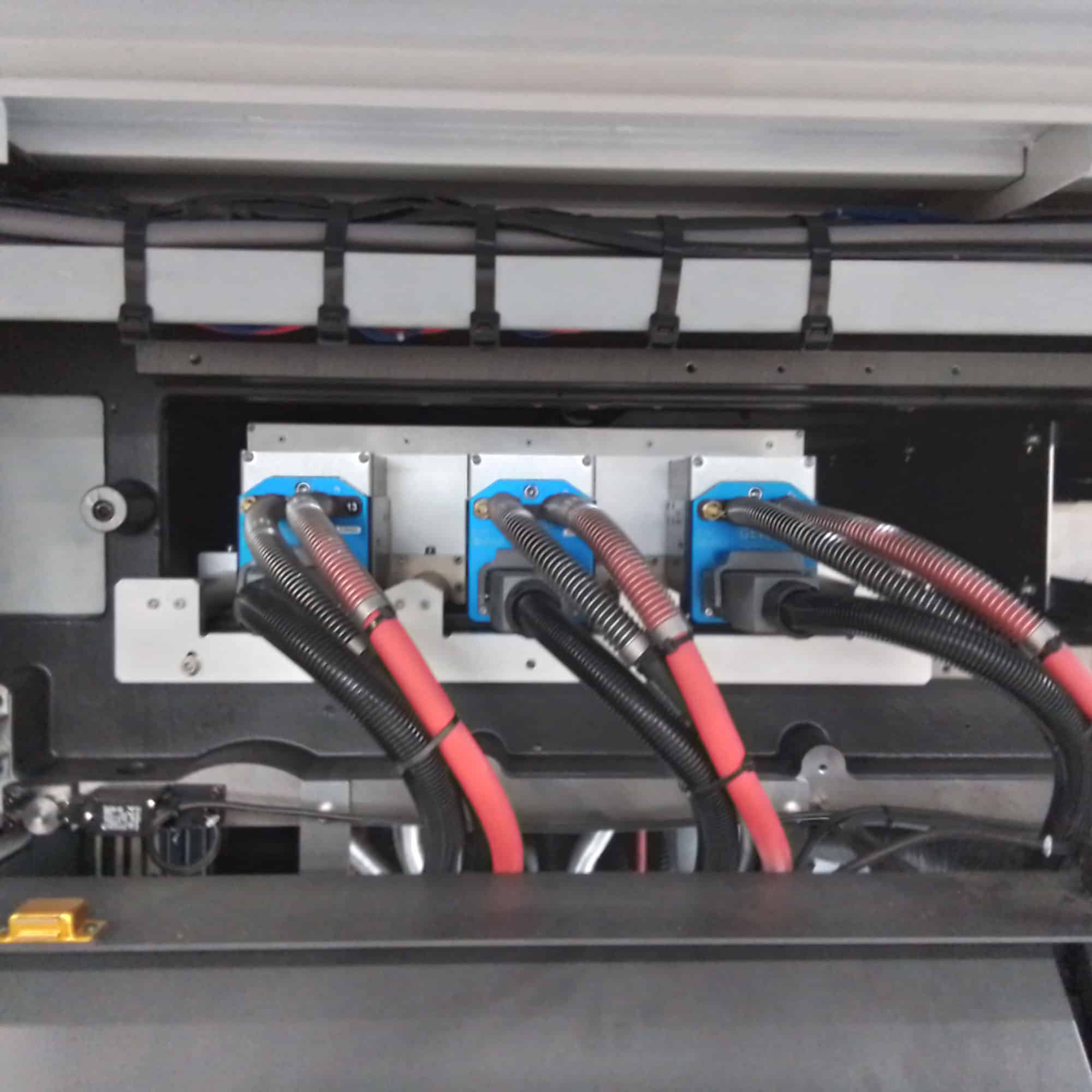 Sistemas de curado UV E4C de GEW en un Komori GLX40.