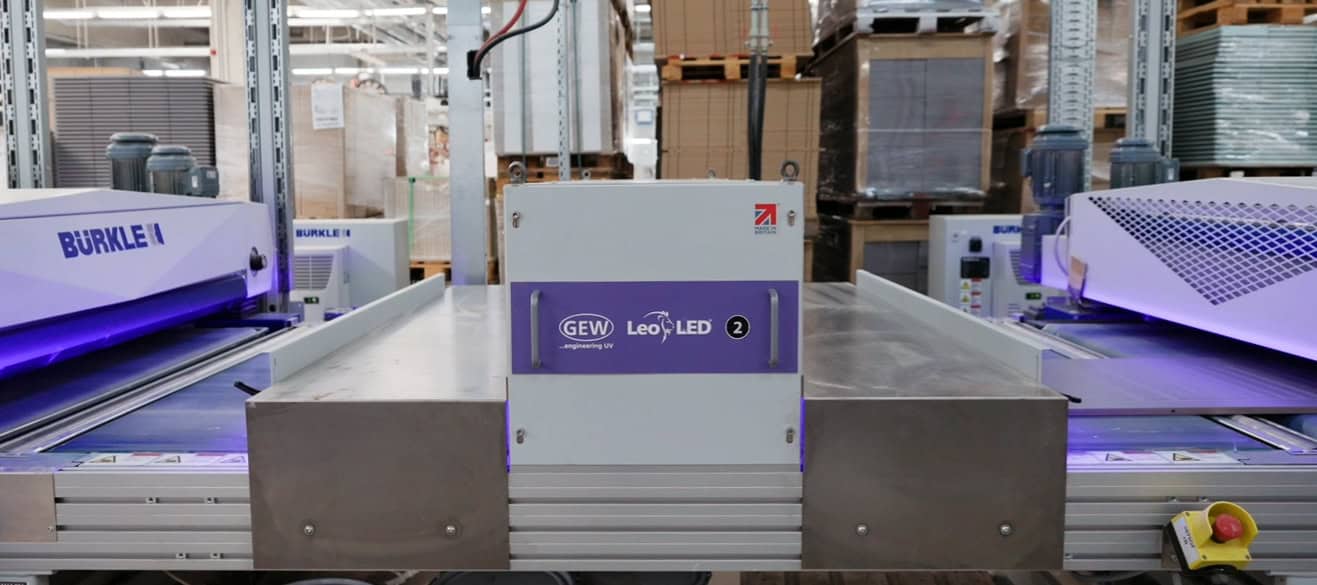 LeoLED2 se utilizó en la línea de recubrimiento de madera de BJS.