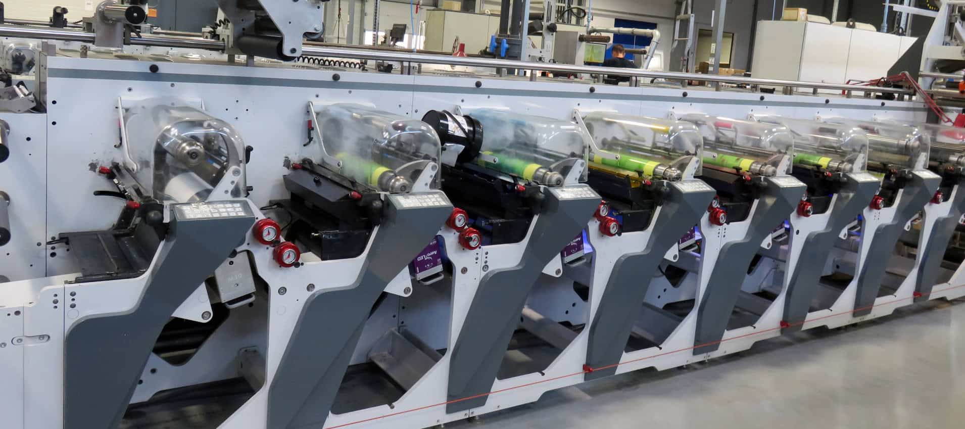 La transición a la tecnología LED UV responde a las crecientes expectativas de responsabilidad social corporativa y respalda el posicionamiento de la empresa en nuevos mercados.