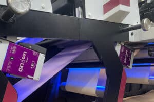 LeoLED es utilizado por System Print en la impresión de etiquetas PSA y monopelículas.