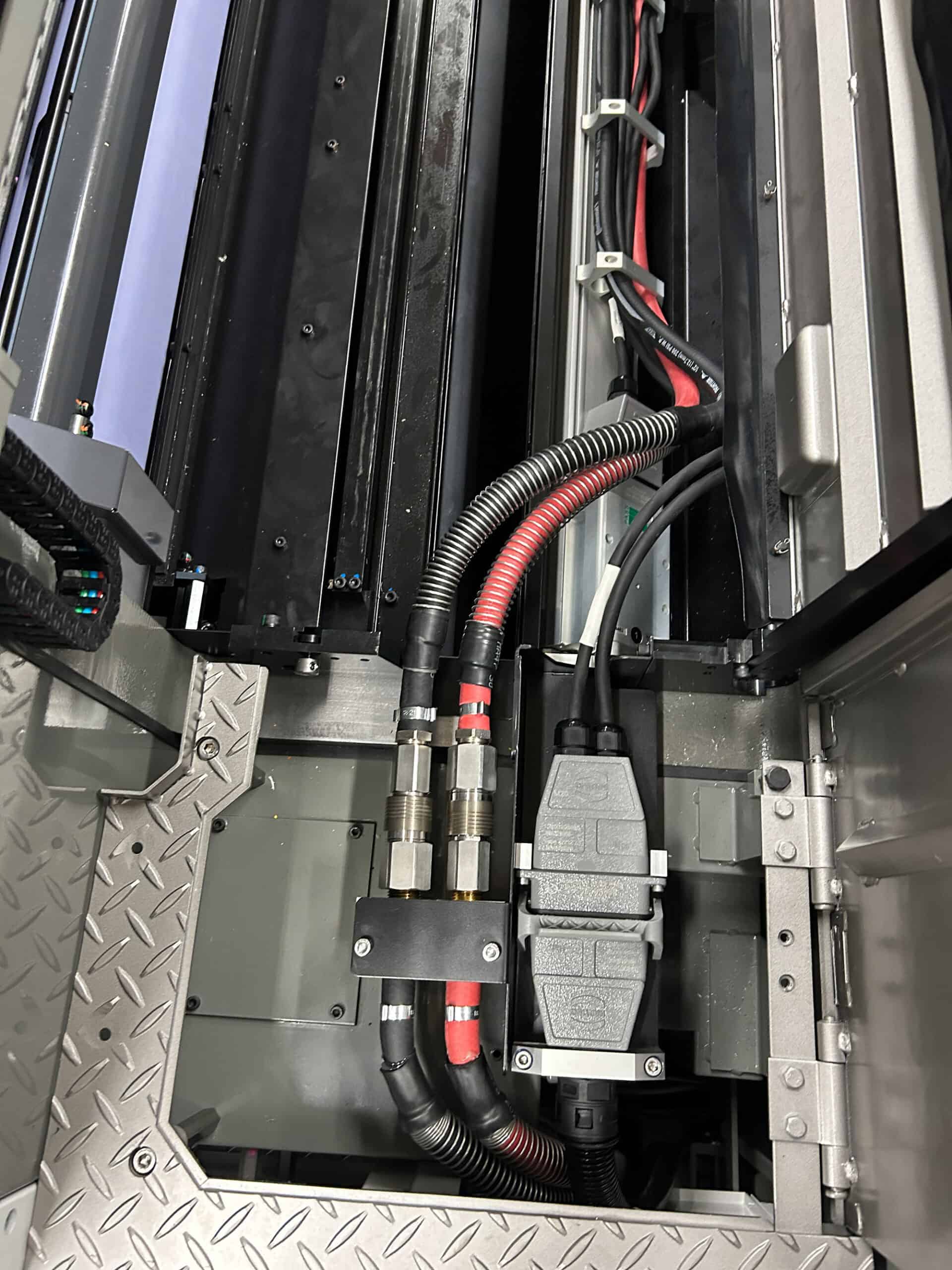 Dieser US-Kunde ließ LeoLED in seine 6-Farben-Druckmaschine Komori LSX28 einbauen.