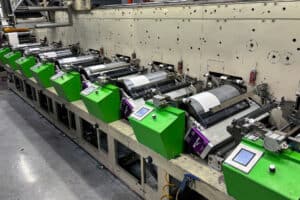 Das von Etyflex installierte AeroLED-System ist ein Hochleistungs-UV-System für Druckhärtungs-, Beschichtungs- und Veredelungsanwendungen bis zu einer maximalen Breite von 60 cm.