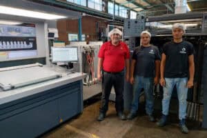 Von links nach rechts_Presseteam Armando López (Supervisor), Gustavo Sahagun und Ricardo Mena (Operator) mit ihrer RMGT 790-Maschine.