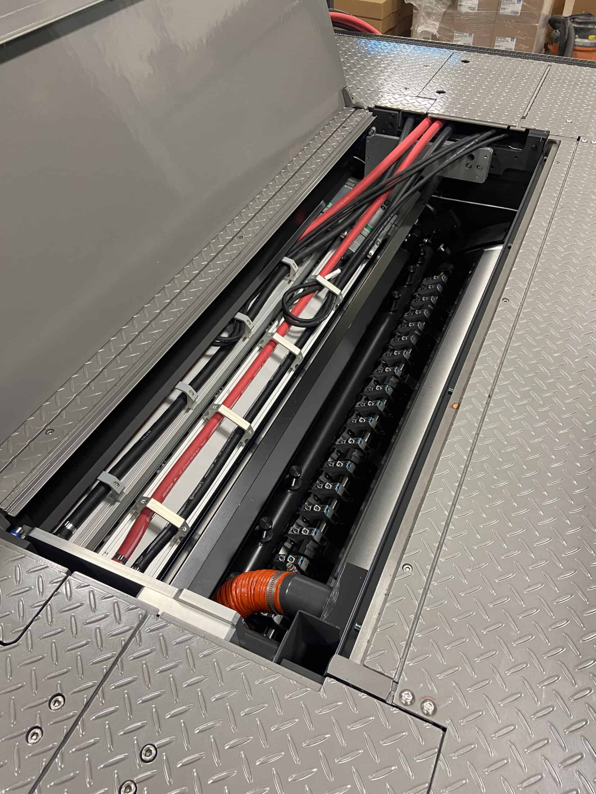 การติดตั้งครั้งที่สองเกิดขึ้นในสหรัฐอเมริกา บนเครื่องพิมพ์ 3 มิติ Komori GL40 แบบ 8 สี โดยครั้งนี้ใช้ระบบอบแห้งด้วยแสง UV LED กำลังสูงสุดของ GEW รุ่น LeoLED