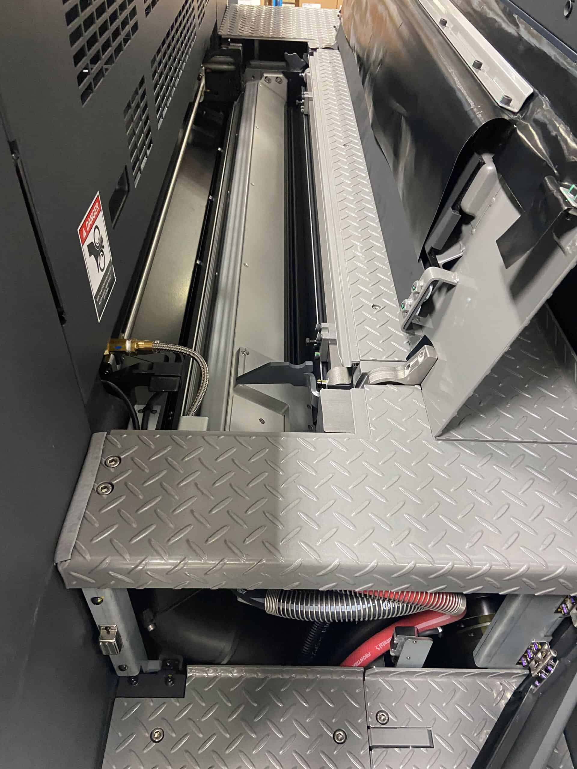 การติดตั้งครั้งที่สองเกิดขึ้นในสหรัฐอเมริกา บนเครื่องพิมพ์ 3 มิติ Komori GL40 แบบ 8 สี โดยครั้งนี้ใช้ระบบอบแห้งด้วยแสง UV LED กำลังสูงสุดของ GEW รุ่น LeoLED