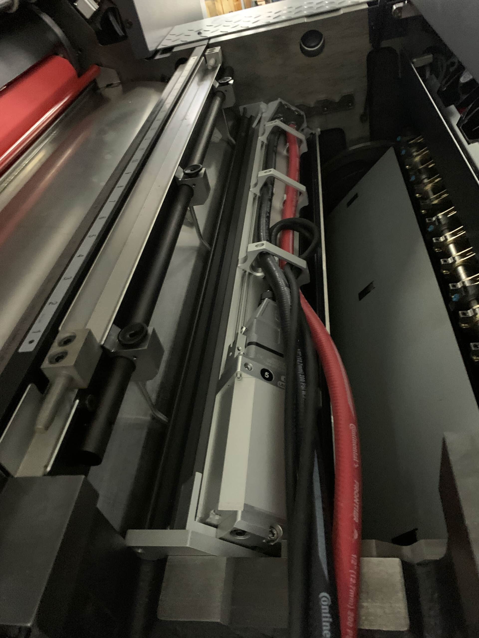 ภาพแสดงจอแสดงผล LeoLED บนเครื่องพิมพ์ Heidelberg CX75 ในประเทศบัลแกเรีย