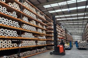 Riverside Flooring ซึ่งเป็นบริษัทในเครือ James Halstead Group ดำเนินการผลิตสินค้าเพื่อรองรับตลาดเชิงพาณิชย์และที่อยู่อาศัยเป็นหลัก
