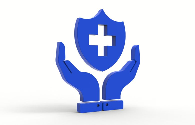 Blaues Schutzsymbol mit Kreuz und Händen auf weißem Hintergrund, symbolisiert den Vergleich von privater und gesetzlicher Krankenversicherung für Ärzte.