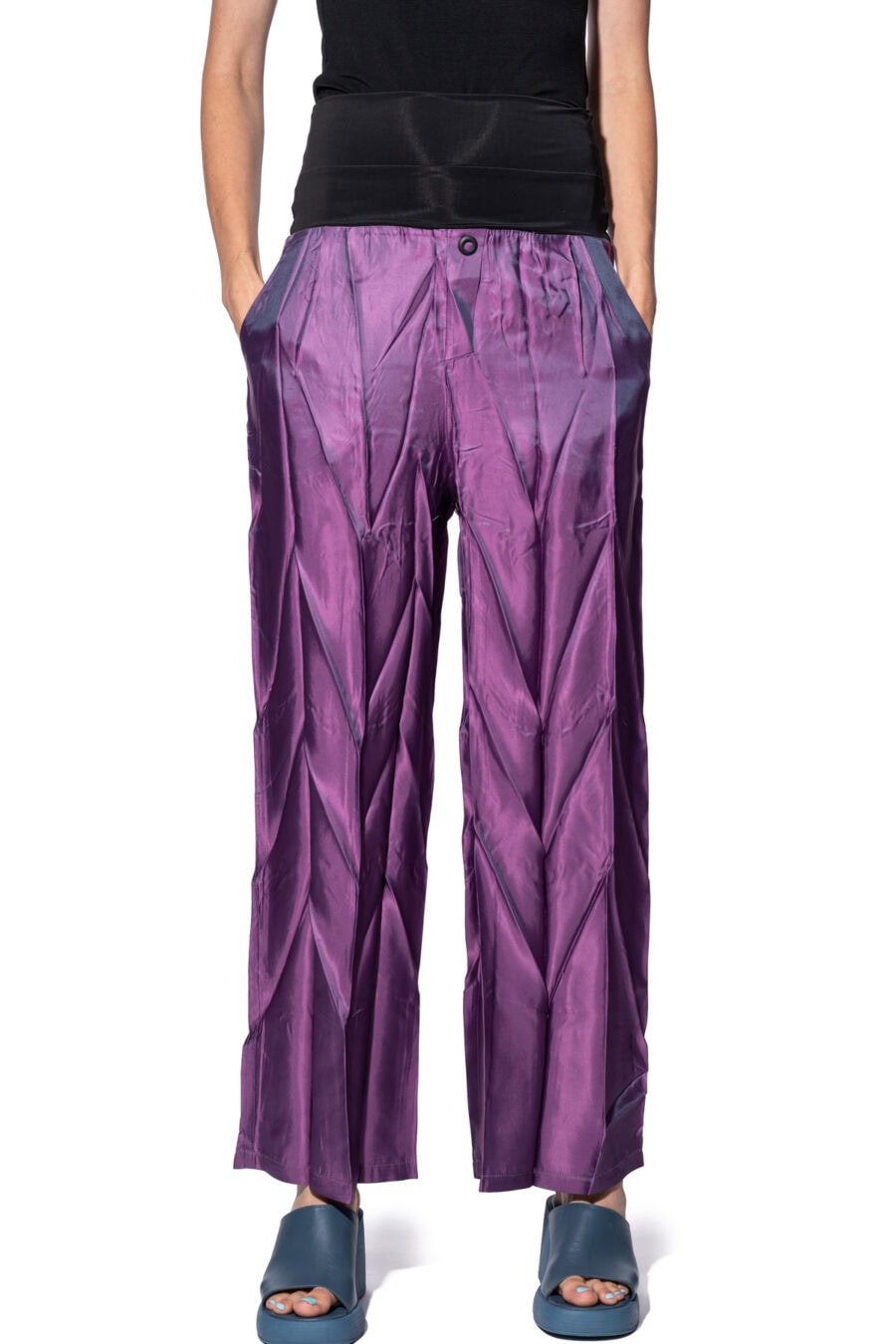 Trousers with pleats 1