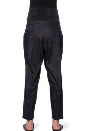 Trousers with stitched pleat 2