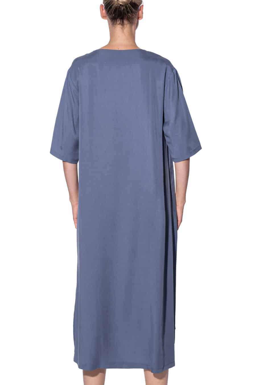 Maxi dress with V-neck 2