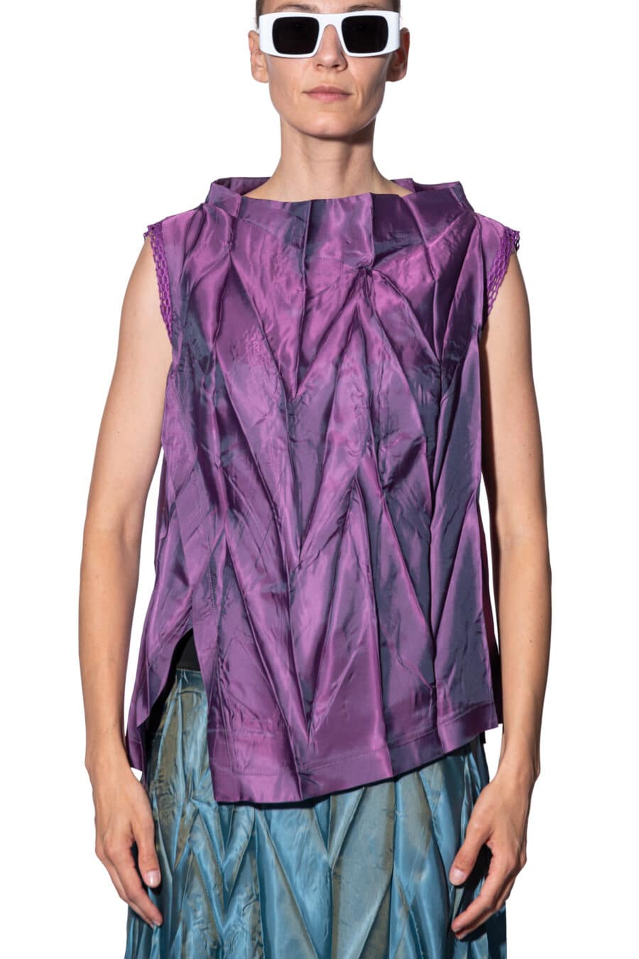 Sleeveless top with standing collar 1