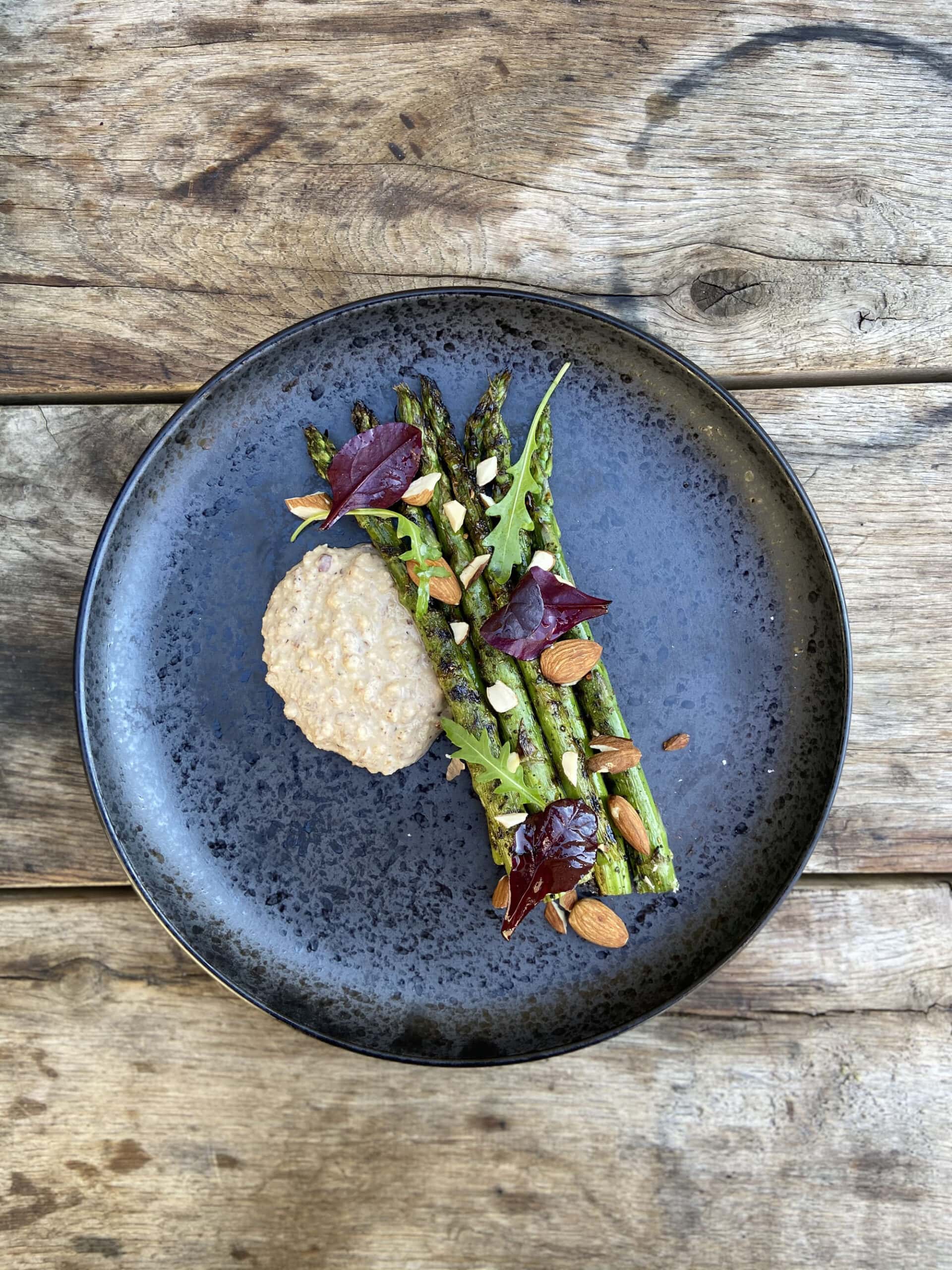 Gegrilde groene asperges