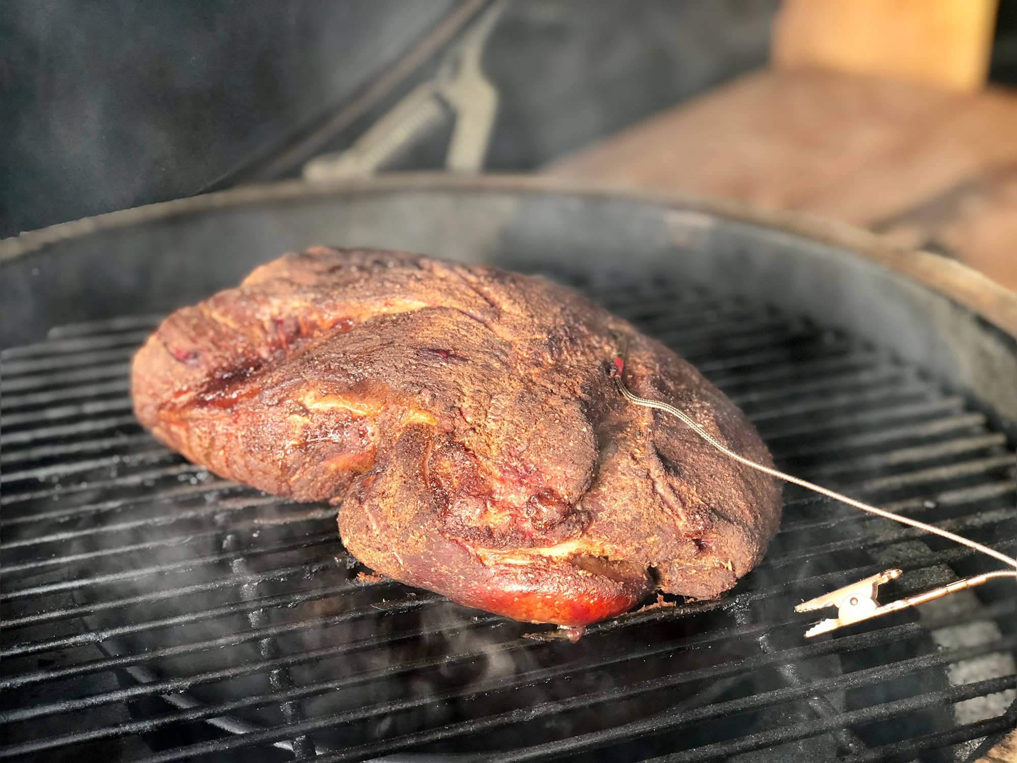 Pulled pork met koolsalade, ingelegde groenten en gepofte aardappel