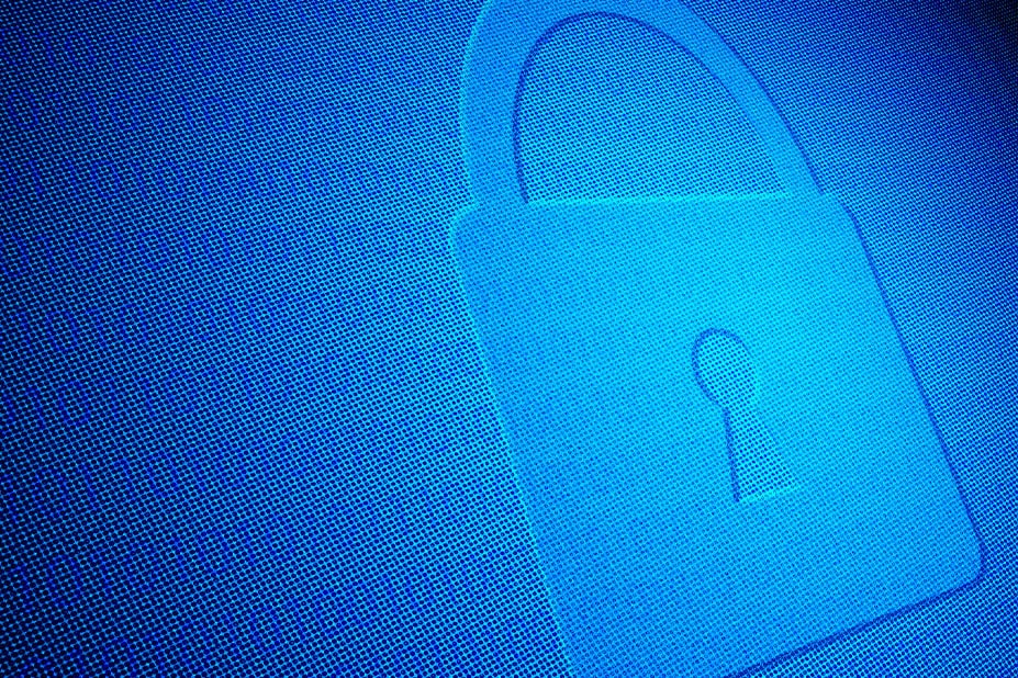 Lucchetto digitale stilizzato su sfondo blu. Simbolo di privacy, sicurezza dei dati e conformità GDPR per il Servizio Idrico.