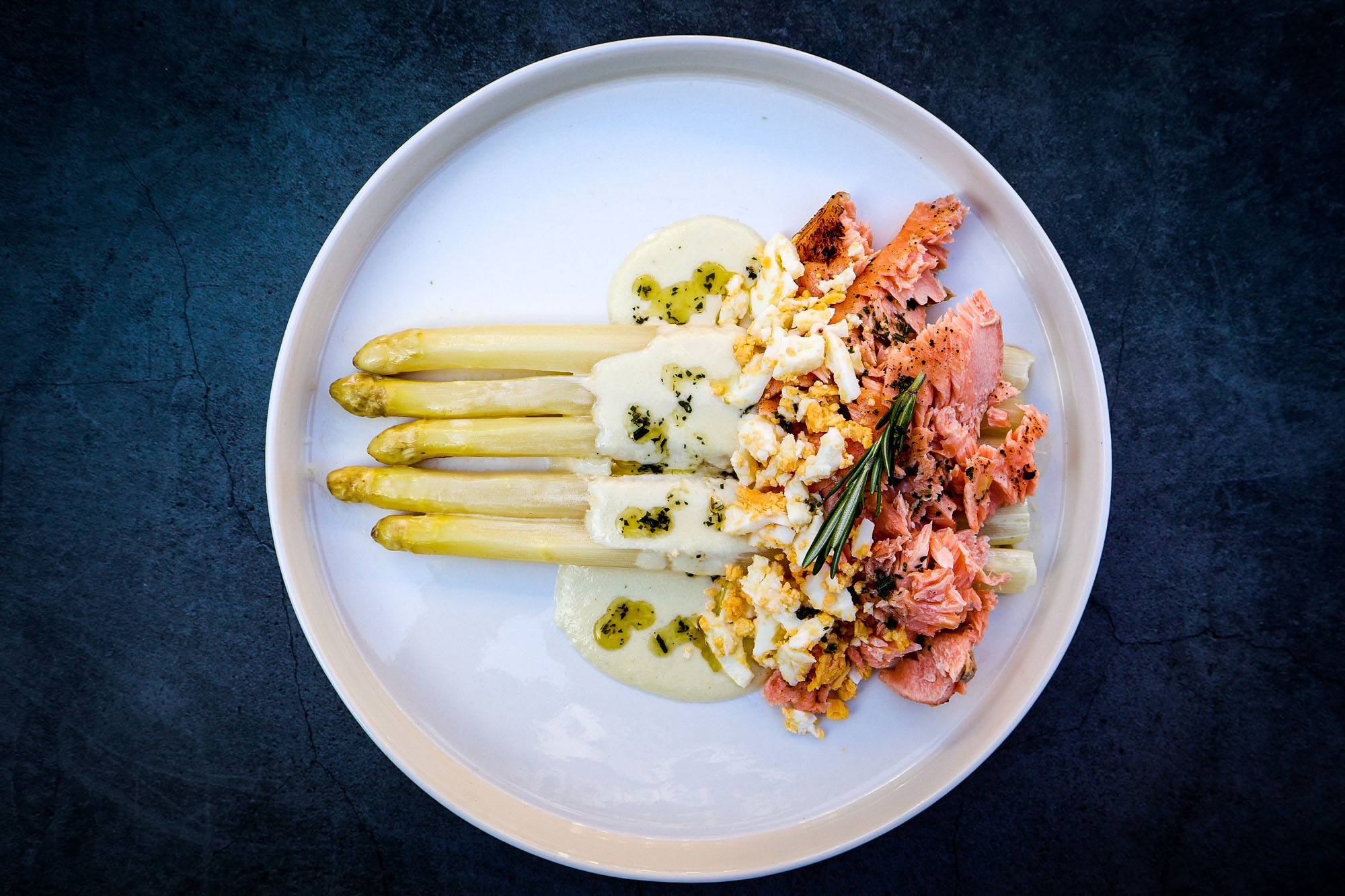 Brabants goud: asperges met zalm en port salut