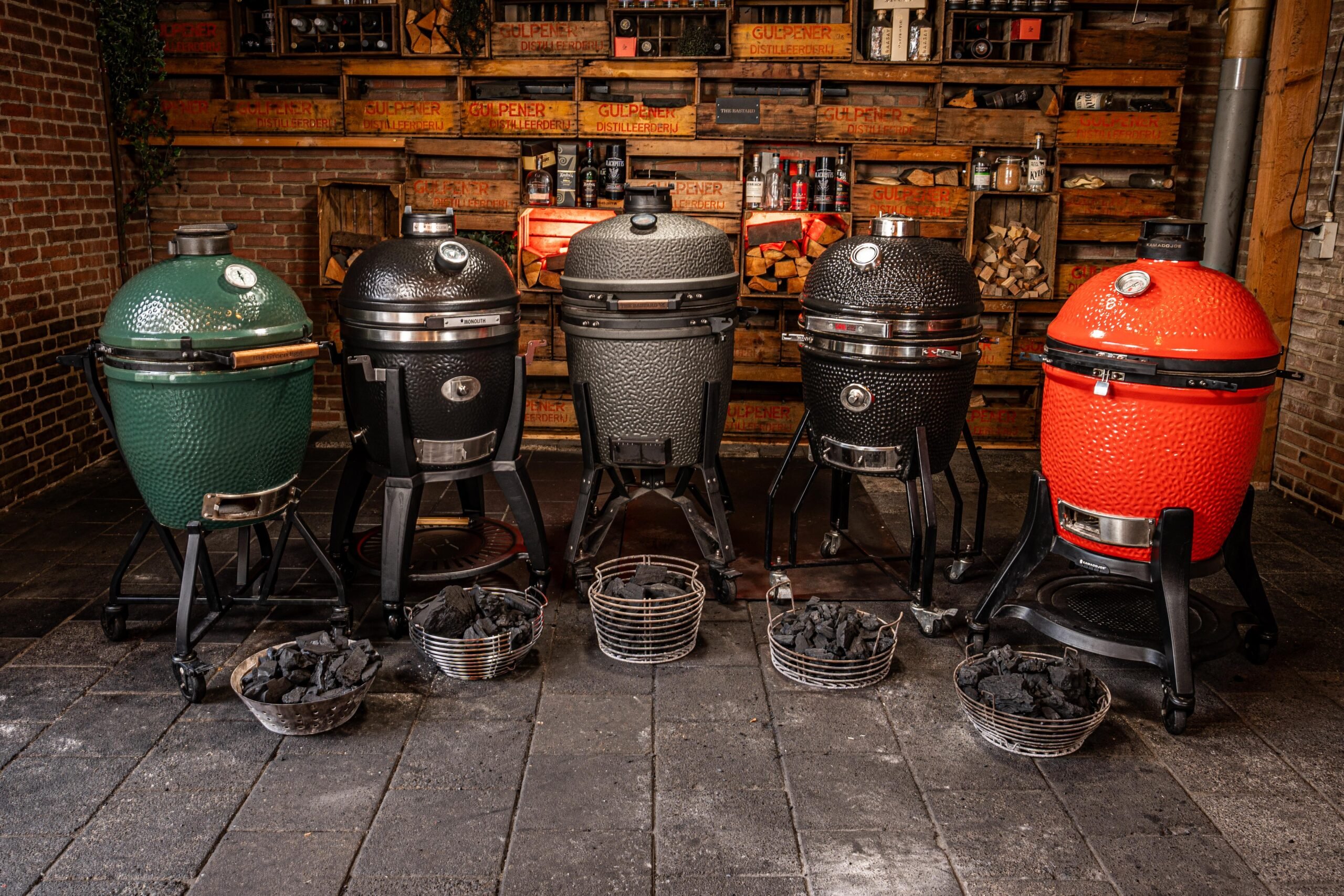 Vergelijking kamado merken Big Green Egg, Kamado Joe, The Bastard, Monolith en Grill Guru
