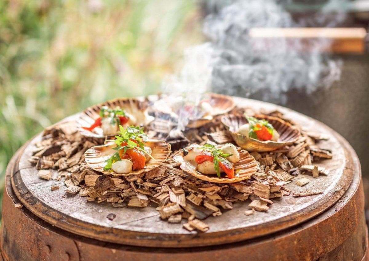 Gerookte coquilles met mozzarella en gepofte paprika
