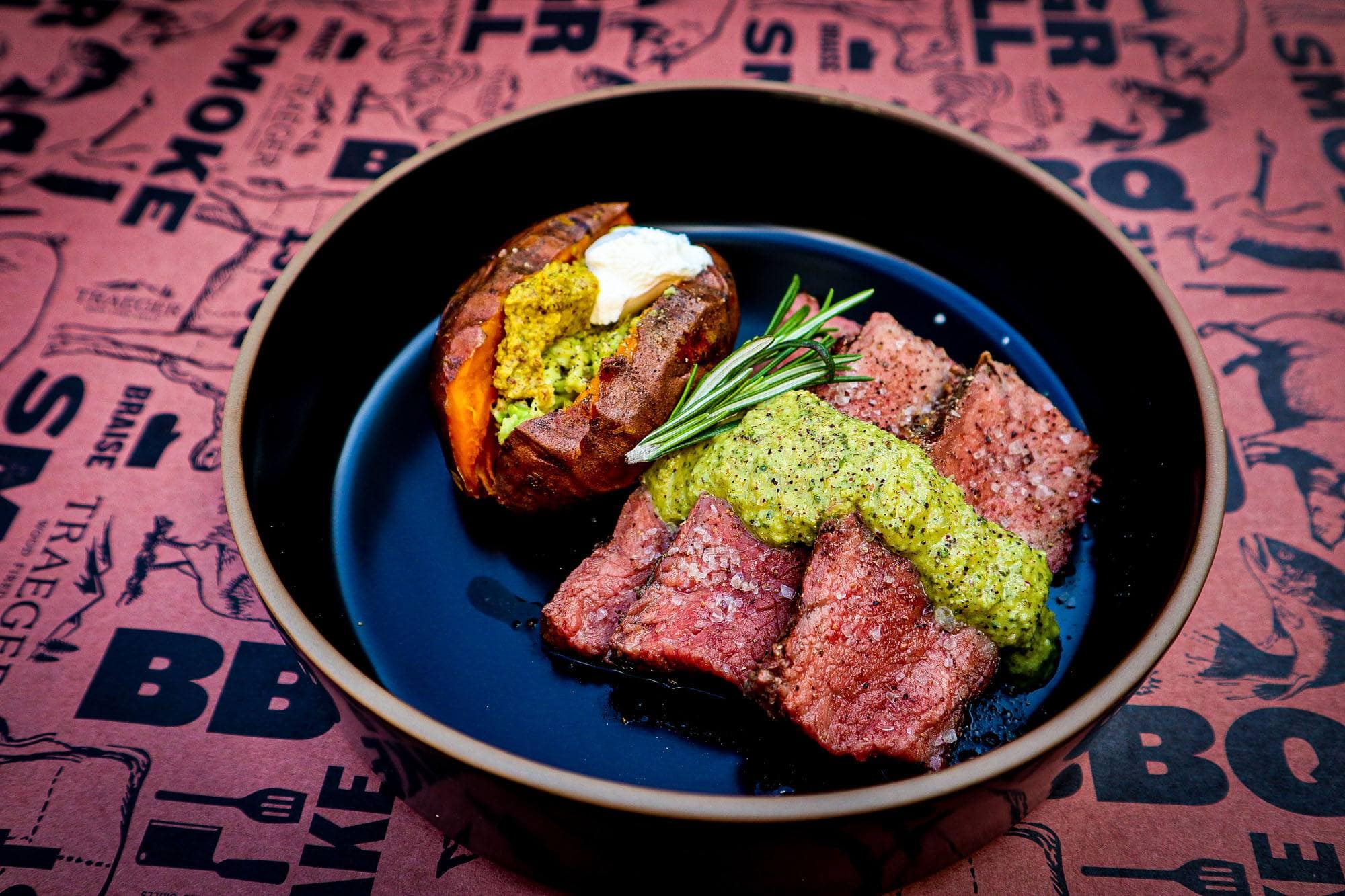 Tomahawk steak met citroen knoflook mojo