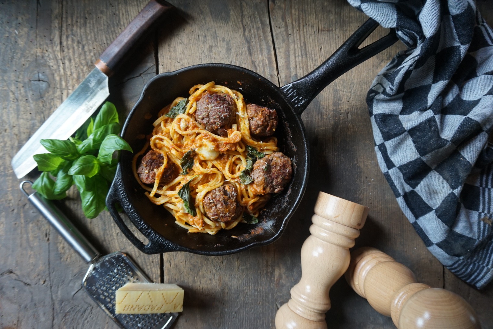 Meatball pasta van de BBQ