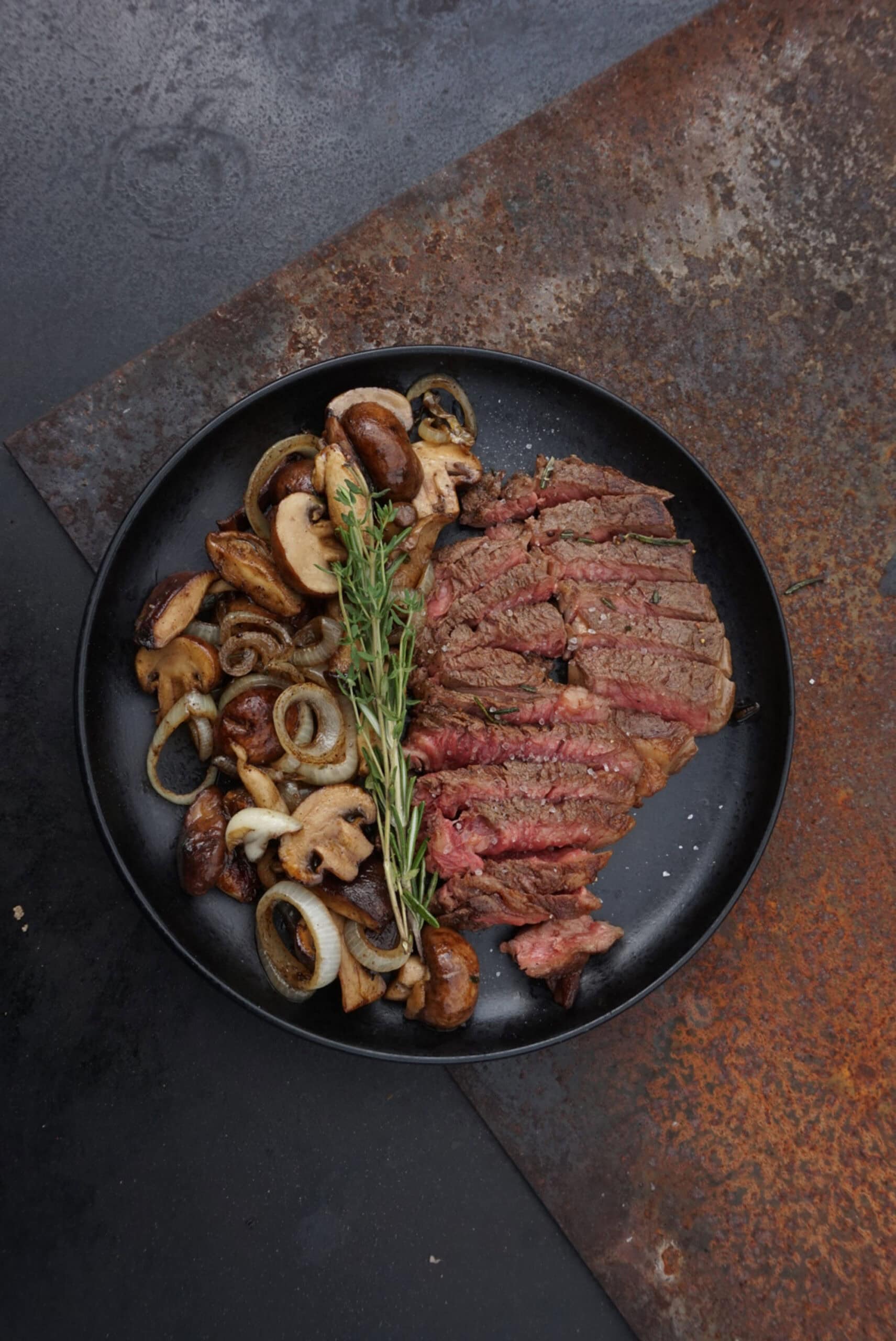 Rib eye met paddestoelen mix