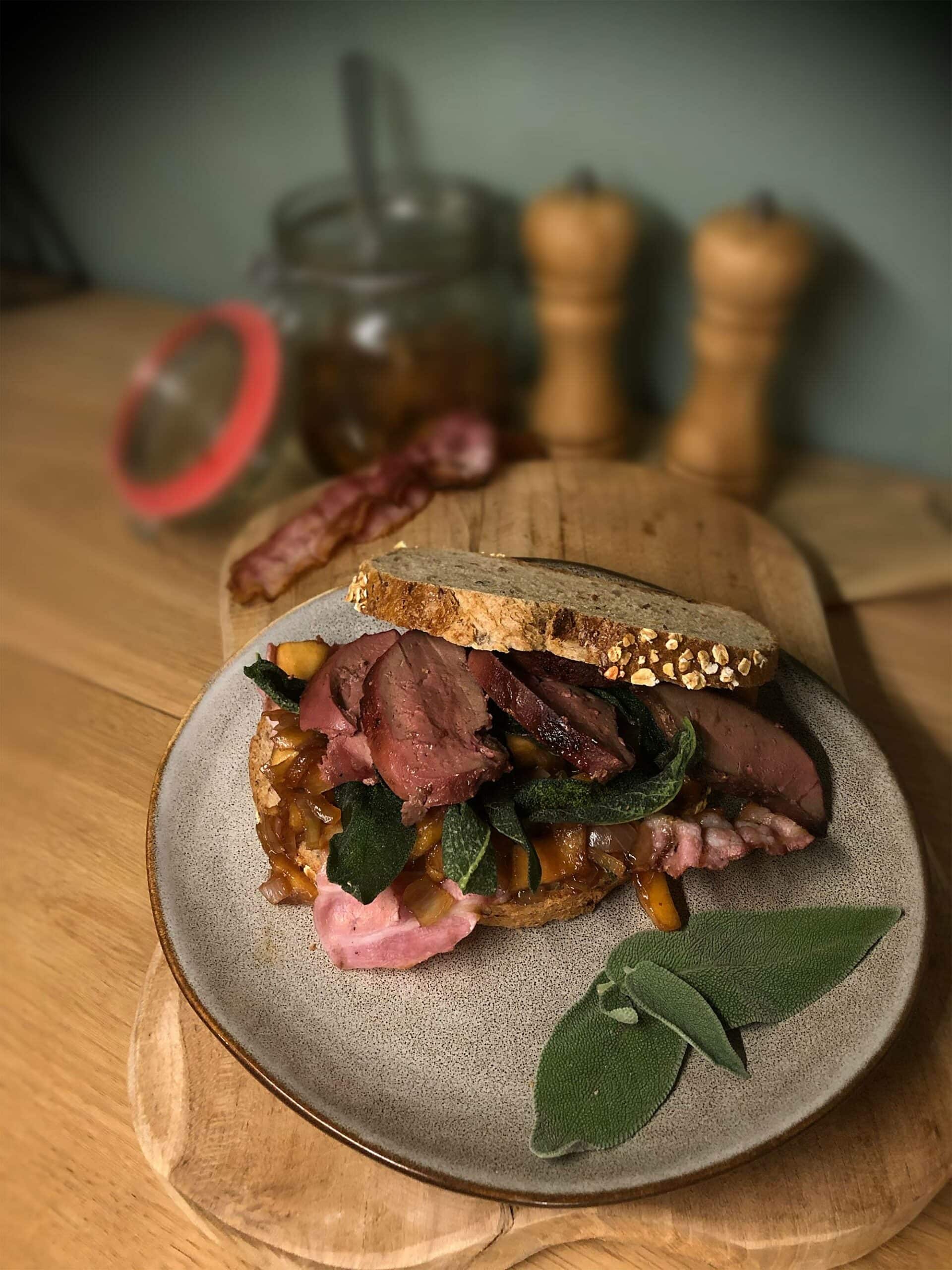 Broodje lever met uien appel compote