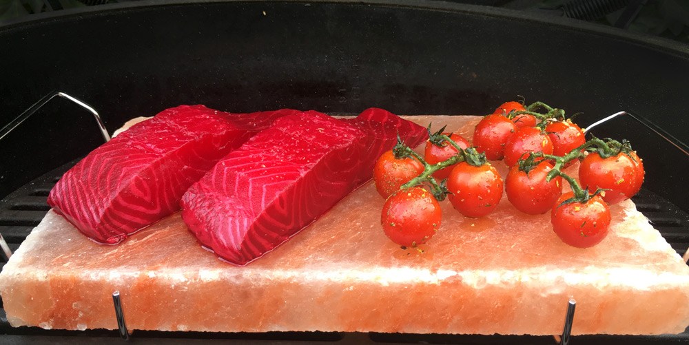 Ingelegde zalm met wodka en rode biet van de zoutsteen