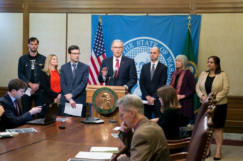 Washington Moves to Fight Trump Administration's Net Neutrality Rollback Washington Moves to Fight Trump Administration's Net Neutrality Rollback