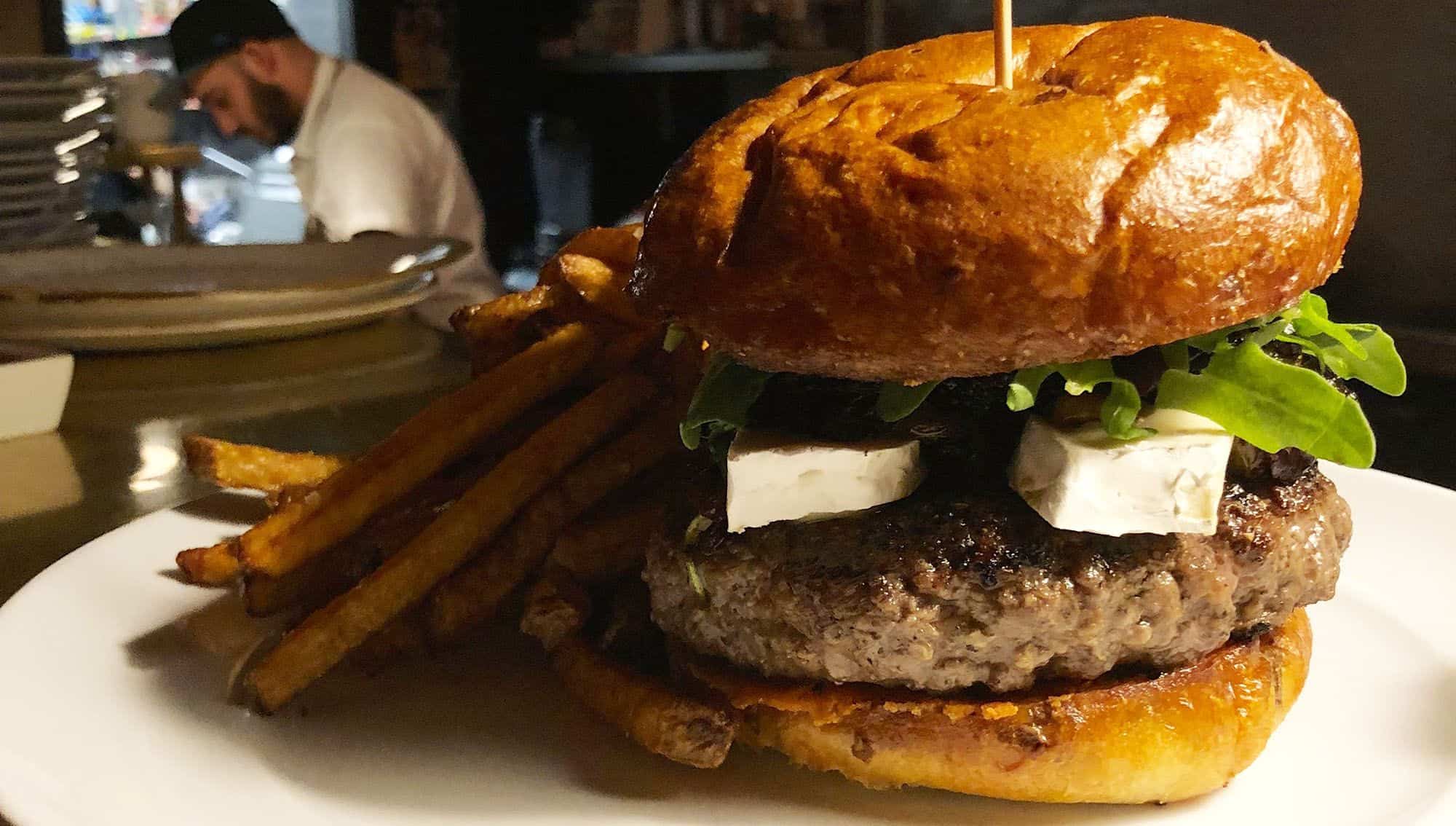 queen-city-grill-burger_crop_0 queen-city-grill-burger_crop_0