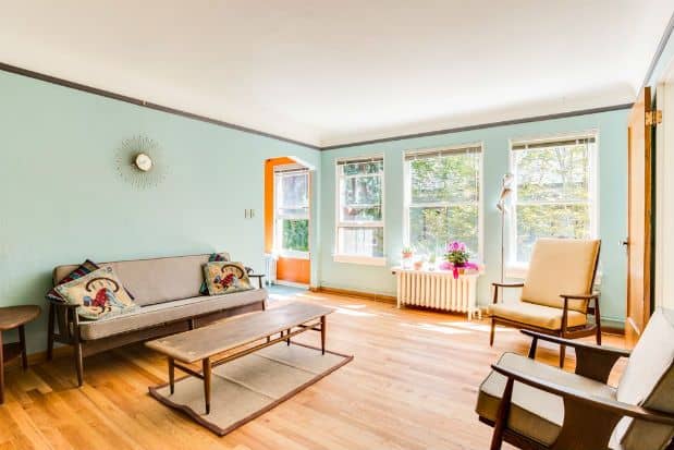 What's Wrong With This House: Sunny Queen Anne Apartment What's Wrong With This House: Sunny Queen Anne Apartment