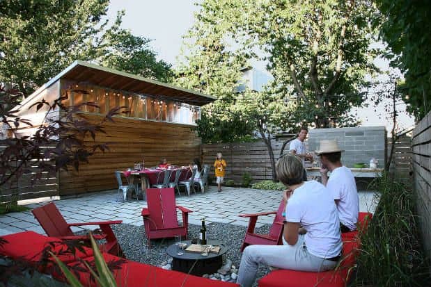 With a Pizza Oven, This Backyard Became a Social Gathering Space