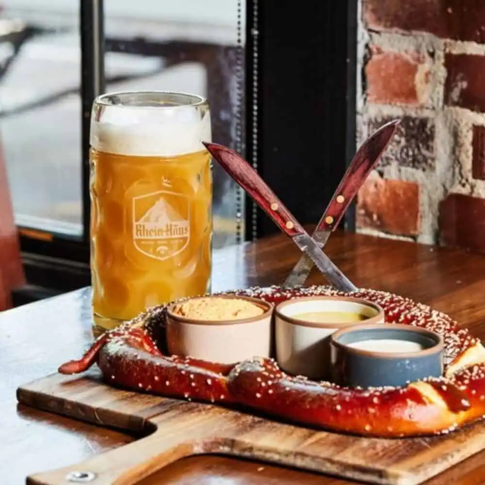 Restaurant Roundup: ‘Bear-Garten,’ Chefs Tray Table, and a New Women’s Sports Bar Restaurant Roundup: ‘Bear-Garten,’ Chefs Tray Table, and a New Women’s Sports Bar