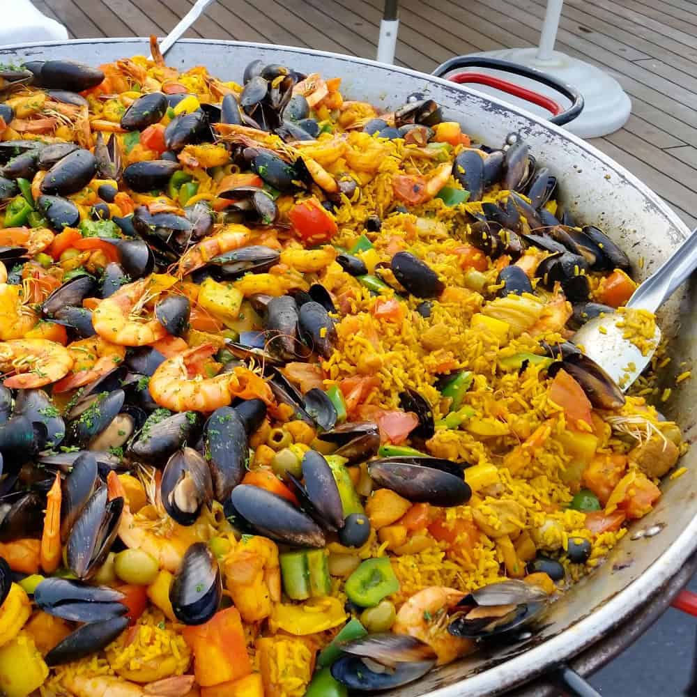 Restaurant Roundup: Pizza Pals and Paella on the Patio