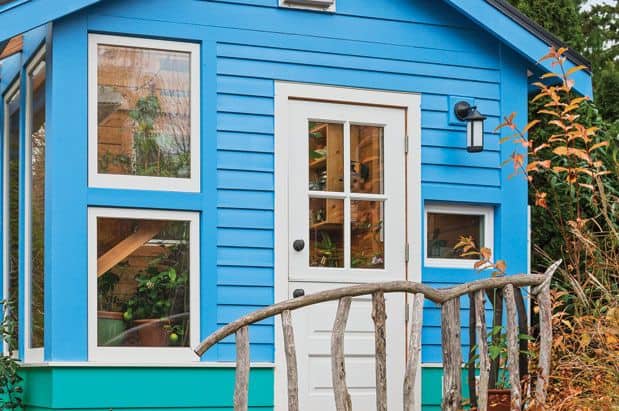 A Small Sand Point Greenhouse Packs a Super Eco-Friendly Punch