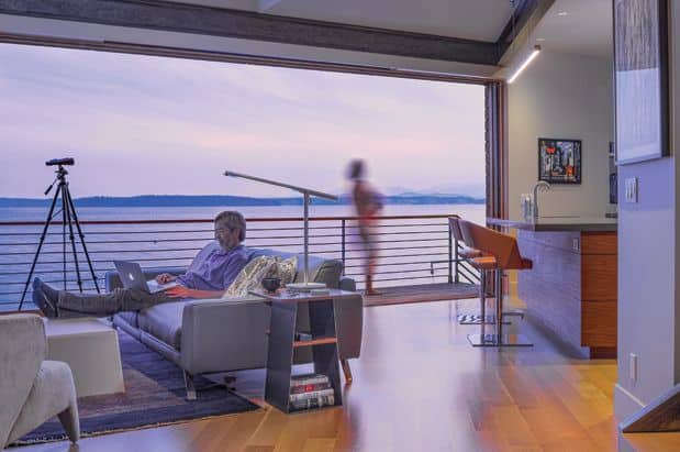 A West Seattle Waterfront Home Brings the Outdoors In