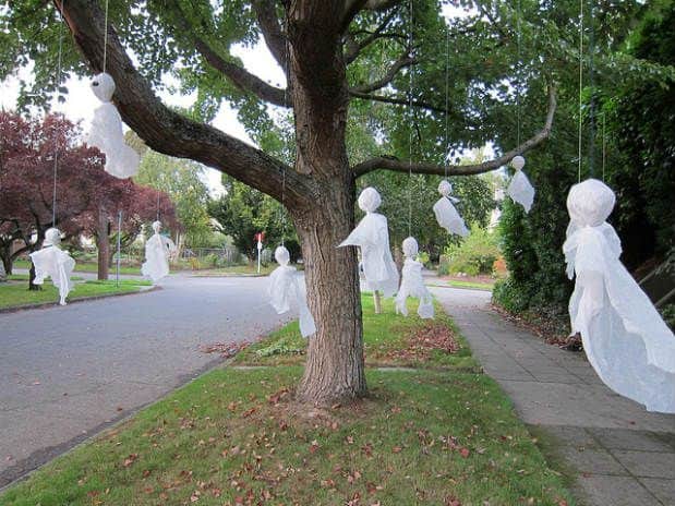 Daylight Savings Time, Haunted Houses & More Spooky News